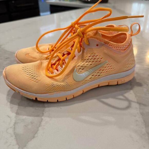 Nike Free Trainer 5.0 Running Shoes Women's Size 6 Melon Orange Workout Training - Picture 2 of 8